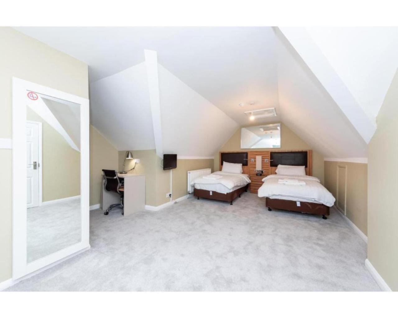 Uno Hotel Heathrow Windsor Slough Szoba fotó